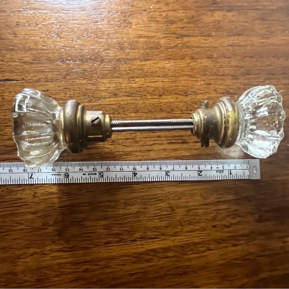 Two antique Glass and Brass Door Knobs. Each knob has its own characteristics - Picture 7 of 12